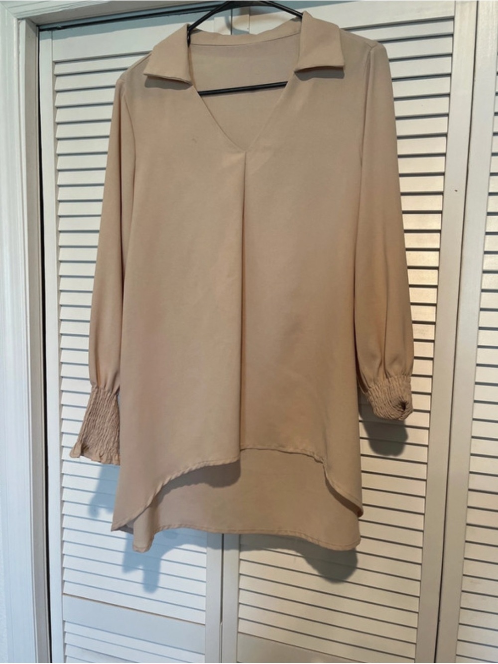 SHEIN Beige V-Neck Long Sleeve Tunic with Smocked Cuffs